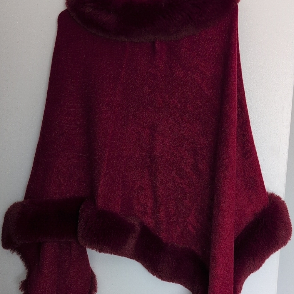 Elegant Burgundy Faux Fur Trim Cape
